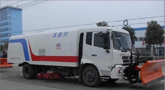 東風天錦推雪掃路車 