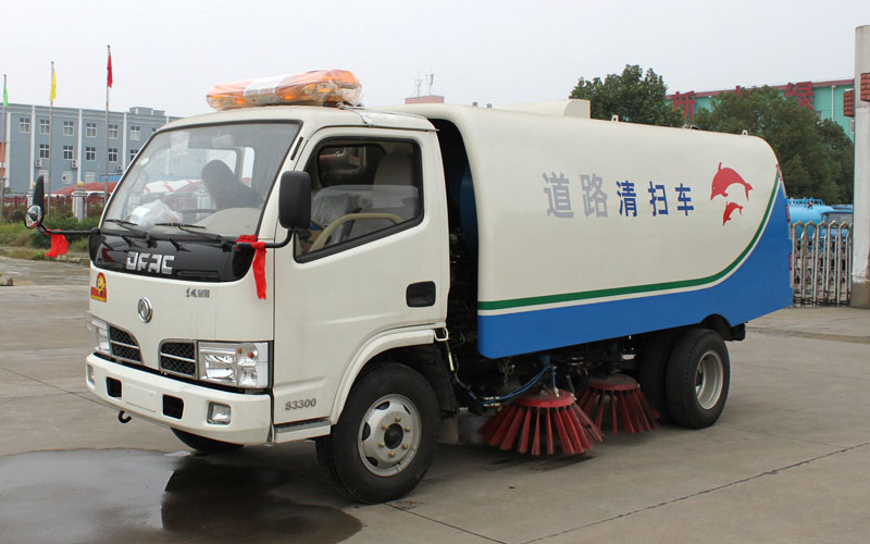 東風金霸掃路車 