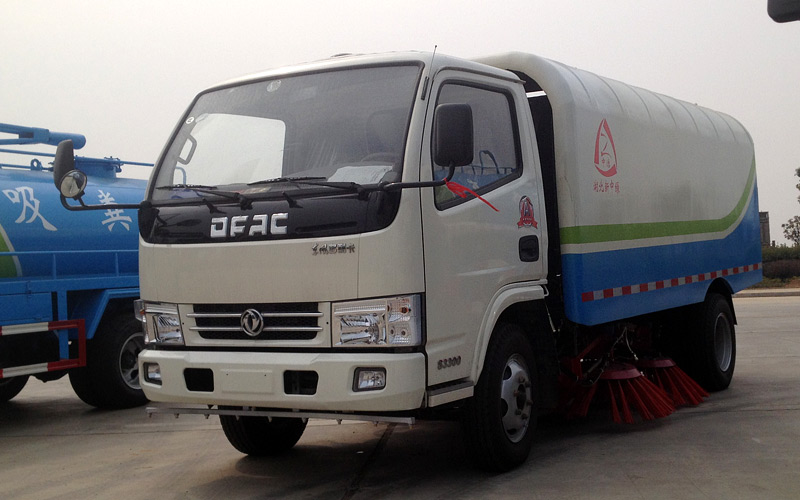 東風(fēng)多利卡掃路車 